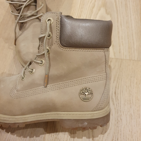 Timberlands Size 7 - Picture 5 of 8
